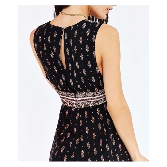 ECOTE by UO Paisley Plunge-Front Romper - Picture 2 of 6